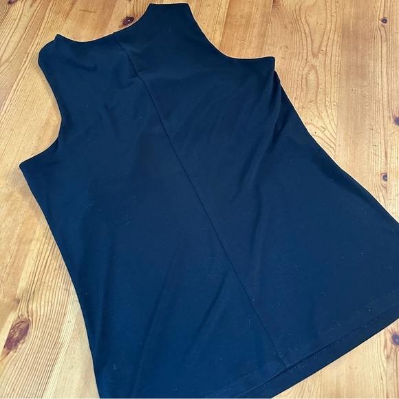 Black Sleeveless cinched back women top - Picture 5 of 9